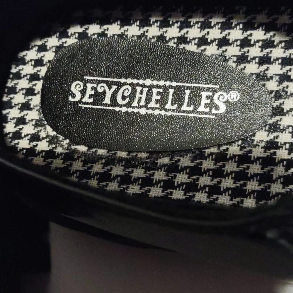NEW Seychelles Black Faux Patent Leather Chunky Lug Sole Style name Alley Cat